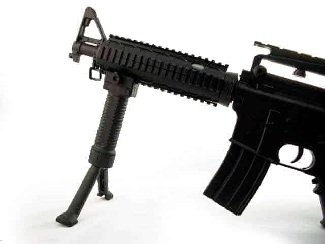 RIS Fore Grip w/Bipod For 20mm Picatinny & Weaver Rail