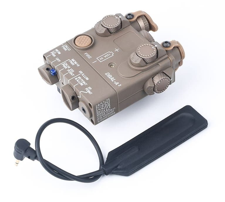 DBAL-A2 CON LASER ROSSO, TORCIA CREE LED – DARK EARTH – WADSN